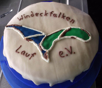 Ein ganz spezieller Kuchen beim Fliegerfest der Windeckfalken